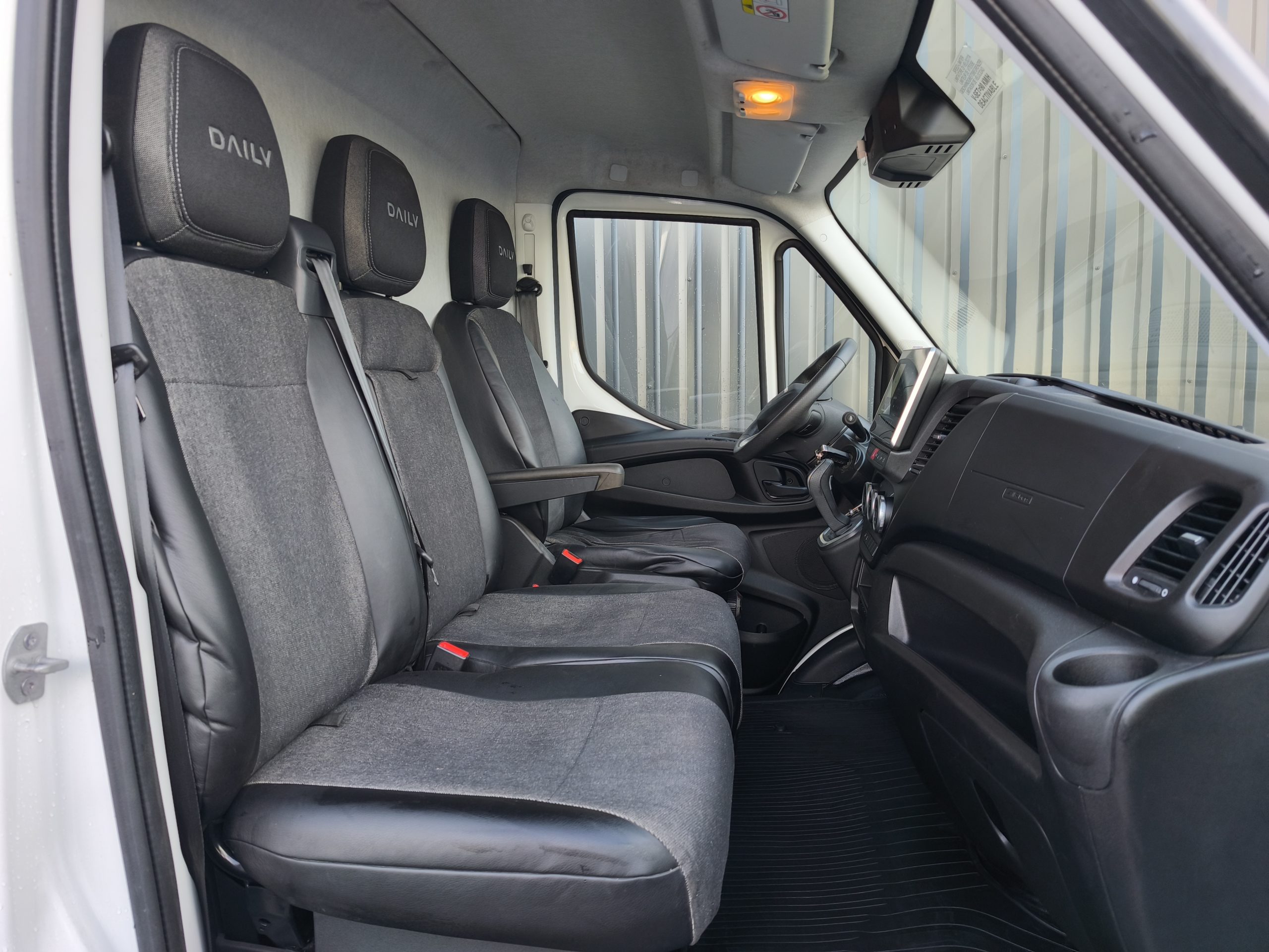 IVECO DAILY V FOURGON 35S18 180CH HI-MATIC L3 BVA